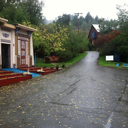 Отель Hobbit Hut Джисервилл Экстерьер фото