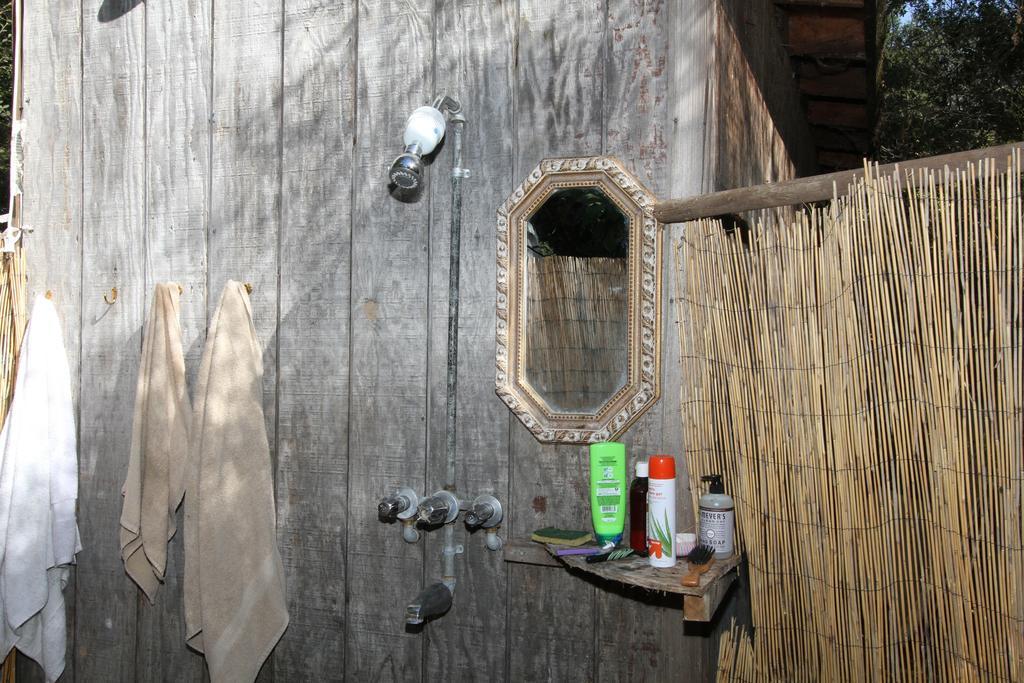 Отель Hobbit Hut Джисервилл Номер фото