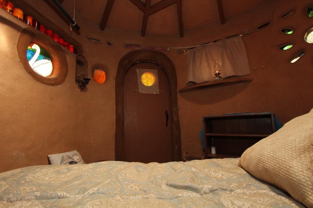 Отель Hobbit Hut Джисервилл Номер фото